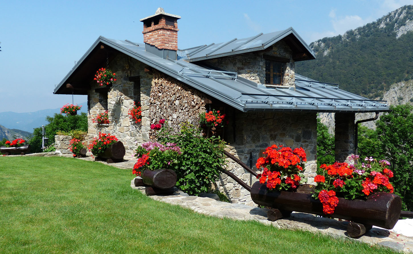 beautiful vacation home on mountainside